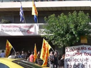 Φωτογραφία για Συμβολική κατάληψη στο κτήριο της Κομισιόν στην Αθήνα [video]