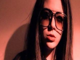 Φωτογραφία για ΔΕΝ ΥΠΑΡΧΕΙ: Θυμάστε αυτή την 25χρονη Ελληνίδα; Mμπήκε ανενόχλητη στην Βουλή και... [video]