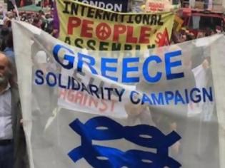 Φωτογραφία για ΔΕΙΤΕ LIVE TΩΡΑ: Μεγάλη διαδήλωση στο Λονδίνο - Πάνω από 70.000 στους δρόμους κατά της λιτότητας και υπέρ της Ελλάδας [video]