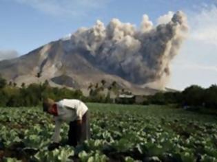 Φωτογραφία για Ινδονησία: Συναγερμός για το ηφαίστειο Σιναμπούνγκ που «βρυχάται» [video]