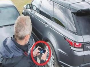 Φωτογραφία για Tι μπορεί να κάνει αυτός ο άντρας με το αυτοκίνητο του χρησιμοποιώντας το κινητό;