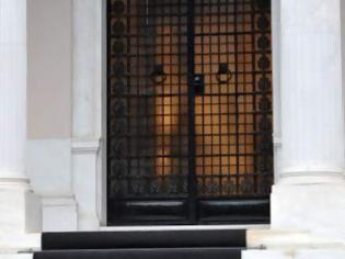 Φωτογραφία για Εφεύγαν στα κρυφά από το Μαξίμου: Οι Υπουργοί απέφευγαν τις δηλώσεις μετά την απόφαση για capital controls