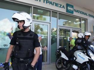 Φωτογραφία για Έκτακτα μέτρα της Αστυνομίας σε τράπεζες, σούπερ μάρκετ και δημόσια κτίρια