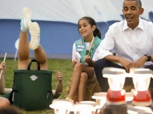 Φωτογραφία για ΗΠΑ: Γιατί αυτή η εννιάχρονη μαθήτρια έπεσε από την καρέκλα μόλις είδε τον Ομπάμα; [photos]