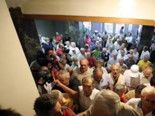 Φωτογραφία για Ένταση μεταξύ συνταξιούχου και μελών του ΣΥΡΙΖΑ κάτω από την Ακρόπολη! - Είστε νεολαία του φραπέ [video]