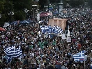 Φωτογραφία για H μάχη των συγκεντρώσεων στην Αθήνα - Το μέτρημα των ναι και των όχι - Δείτε φωτο