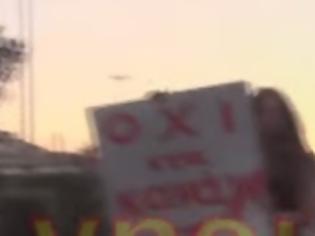 Φωτογραφία για Διαμαρτυρίες παραμονή δημοψηφίσματος σε ΣΚΑΙ και MEGA - Δείτε βίντεο