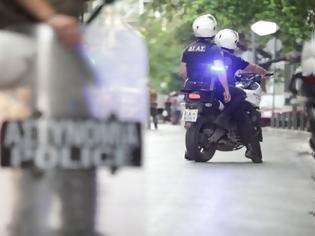 Φωτογραφία για Πάτρα: Αστυνομικοί της ΔΙΑΣ βρήκαν τσαντάκι με 400 ευρώ και το παρέδωσαν στον ιδιοκτήτη του