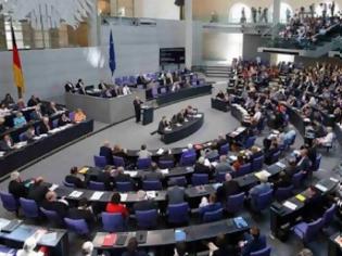 Φωτογραφία για Deutsche Welle: Οι βουλευτές της Μέρκελ χειροκρότησαν όταν τους ενημέρωσε για τη συμφωνία