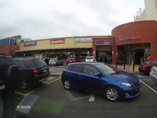 Φωτογραφία για Πως ένα απλό παρκάρισμα μπορεί να αποδειχθεί πολύπλοκο πρόβλημα (Video)