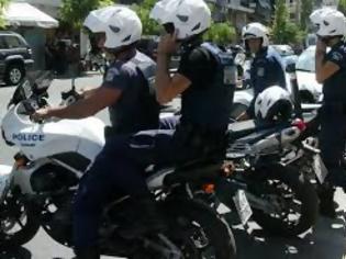 Φωτογραφία για Επίσκεψη του Αναπληρωτή Υπουργού Προστασίας του Πολίτη στους αστυνομικούς της ομάδας ΔΙ.ΑΣ., που τραυματίστηκαν