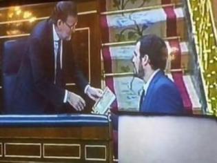 Φωτογραφία για Απίστευτο: Βουλευτής χάρισε στον Ραχόι βιβλίο του Κέινς ζητώντας κοινωνική δικαιοσύνη για την Ελλάδα