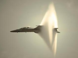 Φωτογραφία για Ηχητική έκρηξη από αεροσκάφος συντάραξε τον Βόλο