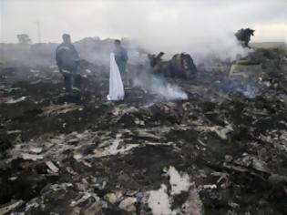 Φωτογραφία για Στη δημοσιότητα βίντεο με σκηνές λεηλασίας των αποσκευών της πτήσης MH17