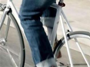 Φωτογραφία για Πάτρα: Στο νοσοκομείο 8χρονη που έκανε βόλτα με το ποδήλατό της - Παρασύρθηκε από Ι.Χ.
