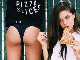 Φωτογραφία για 20 σέξι γυναίκες απολαμβάνουν το junk food