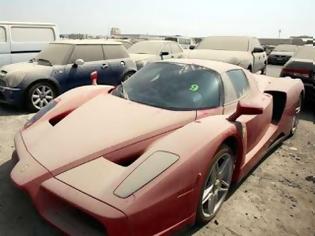 Φωτογραφία για Ferrari, Porsche, Rolls Royce: Υπερπολυτελή αυτοκίνητα «σαπίζουν» στο Ντουμπάι [photos]