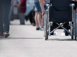 Φωτογραφία για Αίσχος! Άγριο “χαράτσι” σε ανάπηρους για τις συναλλαγές τους με το Δημόσιο