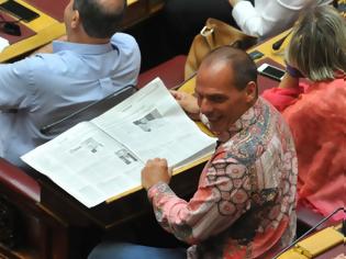 Φωτογραφία για Αστυνομία μόδας: Ο Βαρουφάκης πήγε στη Βουλή με το «ψυχεδελικό» πουκάμισο