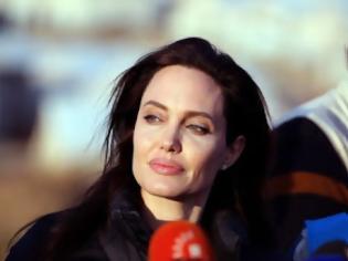 Φωτογραφία για Σοκ προκαλεί η Angelina Jolie: Νέες σοκαριστικές φωτογραφίες - Τι συμβαίνει με την υγεία της;