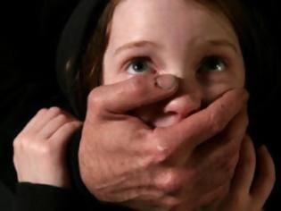 Φωτογραφία για Μια τραγική υπόθεση με θύμα μια 9χρονη - Οι σύντροφοι της μάνας βίαζαν το κοριτσάκι ο ένας πίσω απ' τον άλλον