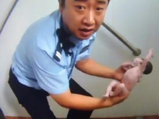 Φωτογραφία για Βρέθηκε νεογέννητο μωρό σε δημόσιες τουαλέτες στο Πεκίνο