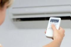 Γιατί οι γυναίκες κρυώνουν περισσότερο με το air condition απ' ότι οι άνδρες; - Τι έδειξε έρευνα