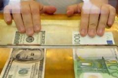 Ενισχύεται το δολάριο