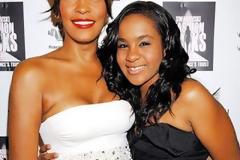 ΣΟΚ: Διέρρευσε φωτογραφία της ΝΕΚΡΗΣ κόρης της Whitney Houston