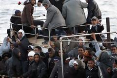 Φόβοι για εκατοντάδες νεκρούς μετανάστες σε ναυάγιο στη Λιβύη