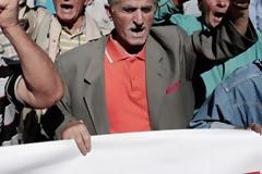 Σε τρεις δόσεις οι αναδρομικές μειώσεις σε κύριες και επικουρικές συντάξεις - «Κούρεμα» στις άνω των 1000 ευρώ