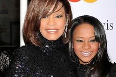 ΠΑΓΚΟΣΜΙΟ ΣΟΚ: Αυτή είναι η φωτογραφία της νεκρής κόρης της Whitney Houston που κάνει τον γύρο του διαδικτύου [photo]