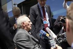 Ο Σόιμπλε επιμένει: Καλύτερα ένα δάνειο-γέφυρα στην Ελλάδα, παρά μια ατελής συμφωνία