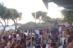 Ο τιμοκατάλογος για το 2015 από την Μύκονο που προκαλεί ζάλη [photo]