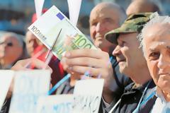 Στην πρέσα οι συντάξεις ΕΡΧΕΤΑΙ NEO ΚΟΥΡΕΜΑ ΣΕ ΟΣΟΥΣ ΛΑΜΒΑΝΟΥΝ ΠΟΣΑ ΑΝΩ ΤΩΝ 1.000 ΕΥΡΩ