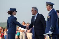 Επίδοση πτυχίων από τον ΥΦΕΘΑ Νίκο Τόσκα στους νέους Σμηνίες της ΣΤΥΑ