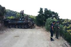 Ανέσυραν πυροσβεστικό όχημα από χαράδρα στο Άγιο Όρος με το τεθωρακισμένο όχημα περισυλλογής του ΣΞ - ΦΩΤΟ-