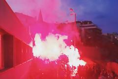 ΣΤΑ ΓΡΑΦΕΙΑ ΤΟΥ ΘΡΥΛΟΥ ΜΕΣΑ ΣΕ... ΠΑΝΙΚΟ Ο ΚΑΜΠΙΑΣΟ! (PHOTOS)