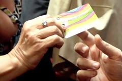 Δεν μπήκαν τα λεφτά του Αυγούστου στην κάρτα σίτισης