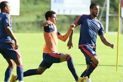 ΞΕΚΑΘΑΡΙΖΕΙ ΤΟΥ ΚΑΡΑΜΑΝΟΥ...