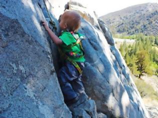 Φωτογραφία για 2χρονος ορειβάτης σκαρφαλώνει με άνεση στα βράχια [photos]