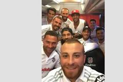 ΣΤΗΝ ΑΘΗΝΑ ΜΕ ΤΑ... ΑΣΤΕΡΙΑ ΤΗΣ Η ΜΠΕΣΙΚΤΑΣ!