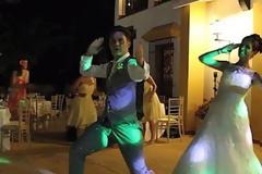 Οι νεόνυμφοι τα έδωσαν όλα - Ο πιο εντυπωσιακός γαμήλιος χορός που έχετε δει ποτέ [video]