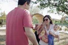 Ξυρίστηκε για πρώτη φορά μετά από 14 χρόνια - Δεν τον γνώρισε ούτε ο πατέρας του! [video]