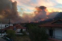 Αιτωλοακαρνανία: Συνεχίζεται η μάχη με τις φλόγες στην Πάλαιρο - Εκκενώθηκαν σπίτια