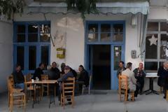 Ο απίστευτος τιμοκατάλογος καφενείου που σαρώνει…