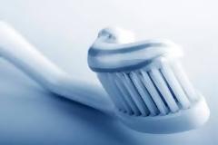 Πώς τα μικροσφαιρίδια που περιέχουν οδοντόκρεμες προκαλούν ζημιά στο περιβάλλον;