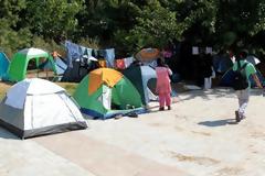 Πυρετώδεις προετοιμασίες για την μετεγκατάσταση των μεταναστών στον Ελαιώνα στο Βοτανικό