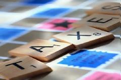 Νέο σοκ για δεκάδες χιλιάδες οικογένειες – Ποιον νέο φόρο έβγαλε η διαπραγμάτευση