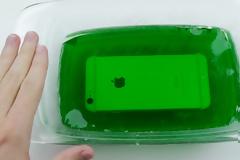 Το iPhone 6 καταψύχθηκε 12 ώρες βουτηγμένο σε ένα ζελέ ....